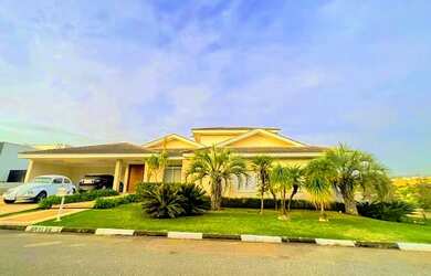 Imagem: A casa em condomínio possui 4 Dormitórios, 5 Banheiros, 4