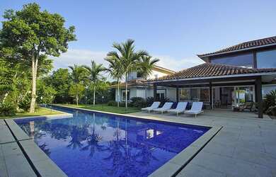 Imagem 1: Casa contemporânea no meio de reserva ecológica