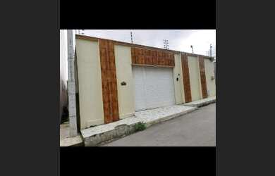 Imagem: A casa possui 2 Dormitórios, 2 Banheiros, 2 Vagas na garagem