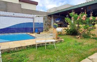 Imagem: A casa em condomínio à venda possui 5 Dormitórios, 3 Banheiros