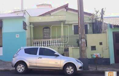 Imagem: A casa possui 2 Dormitórios, 1 Banheiro, 1 Vaga na garagem