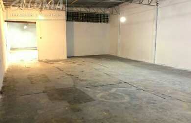 Imagem: O depósito possui 5 Vagas na garagem, 500m² de Área e está