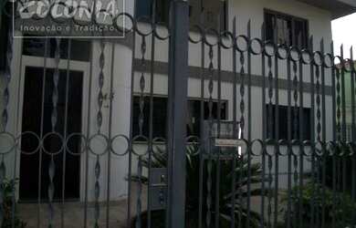 Imagem: A casa possui 3 Dormitórios, 3 Banheiros, 5 Vagas na garagem