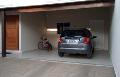 Imagem: A casa possui 4 Dormitórios, 3 Banheiros, 3 Vagas na garagem