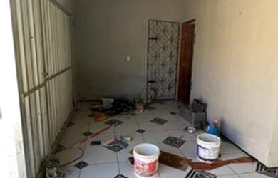 Imagem: A casa possui 2 Dormitórios, 2 Banheiros, 2 Vagas na garagem