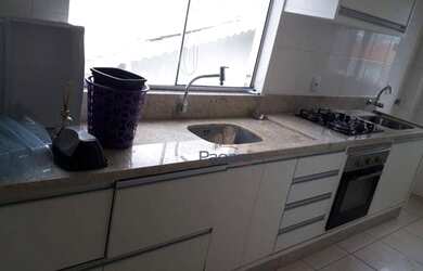 Imagem: O apartamento possui 2 Dormitórios, 1 Banheiro, 1 Vaga na garagem