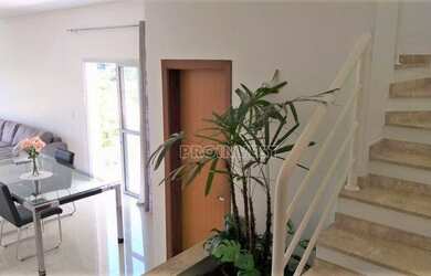 Imagem 8: Casa na Granja Viana. Piscina, Churrasqueira, VarandaeLareira