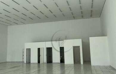 Imagem: O depósito possui 5 Vagas na garagem, 360m² de Área e está