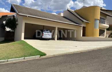 Imagem: A casa em condomínio possui 4 Dormitórios, 5 Banheiros, 4