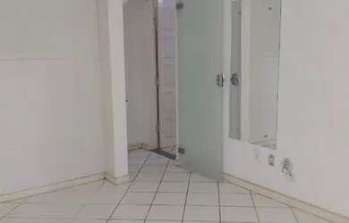 Imagem: A casa possui 2 Dormitórios, 2 Banheiros, 80m² de Área e