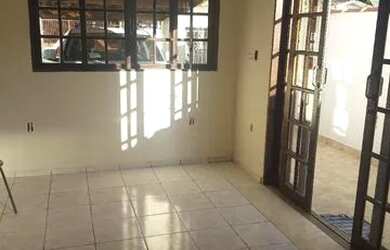 Imagem: A casa possui 3 Dormitórios, 3 Banheiros, 1 Vaga na garagem