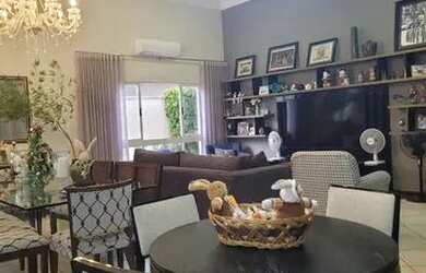 Imagem: A casa em condomínio possui 4 Dormitórios, 5 Banheiros, 3