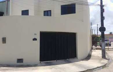 Imagem: A casa possui 5 Dormitórios, 3 Banheiros e 3 Vagas na garagem