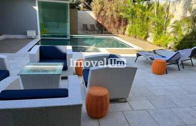 Imagem: A casa em condomínio possui 5 Dormitórios, 5 Banheiros, 3