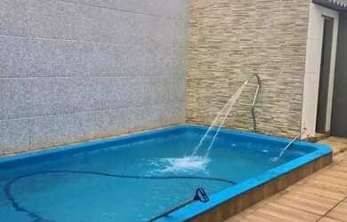 Imagem: A casa possui 2 Dormitórios, 2 Banheiros, 1 Vaga na garagem