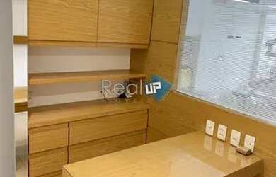 Imagem: O depósito possui 1 Vaga na garagem, 25m² de Área e está