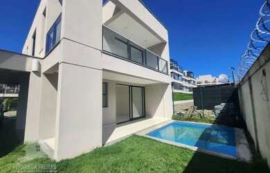 Imagem: A casa em condomínio possui 3 Dormitórios, 3 Banheiros, 2