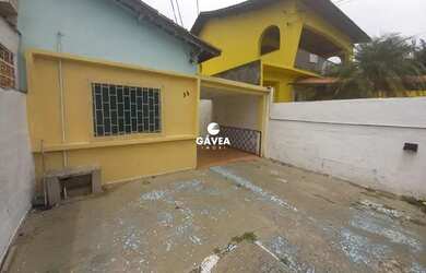 Imagem: A casa possui 2 Dormitórios, 1 Banheiro, 3 Vagas na garagem