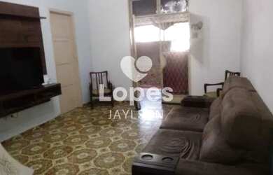 Imagem: A casa possui 3 Dormitórios, 2 Banheiros, 1 Vaga na garagem