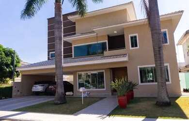 Imagem: A casa em condomínio possui 5 Dormitórios, 5 Banheiros, 5