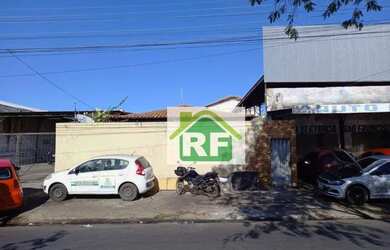 Imagem: A casa possui 3 Dormitórios, 3 Banheiros e 215m² de Área