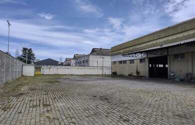 Imagem: O depósito possui 1 Vaga na garagem e 3381m² de Área e está