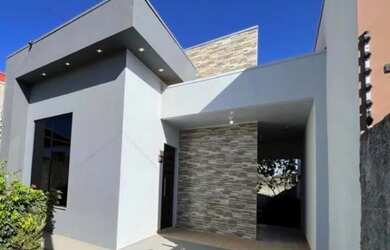 Imagem: A casa possui 3 Dormitórios, 2 Banheiros, 140m² de Área e