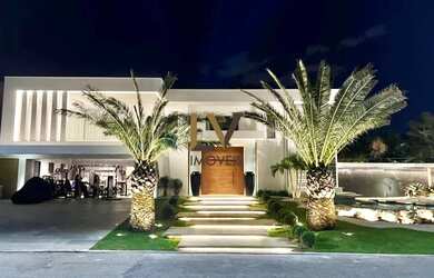 Imagem: A casa em condomínio possui 5 Dormitórios, 5 Banheiros, 3