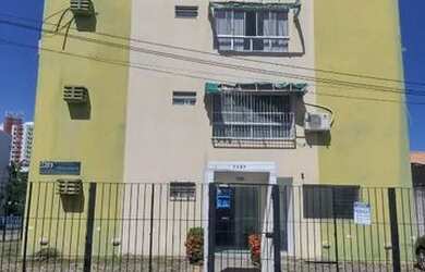 Imagem: O apartamento possui 1 Dormitório, 1 Banheiro, 1 Vaga na garagem