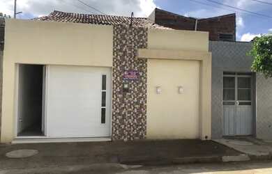 Imagem: A casa possui 3 Dormitórios, 3 Banheiros, 1 Vaga na garagem