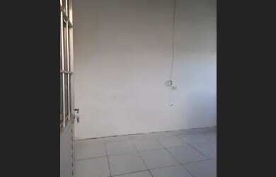 Imagem: A casa possui 1 Dormitório, 1 Banheiro, 20m² de Área e está