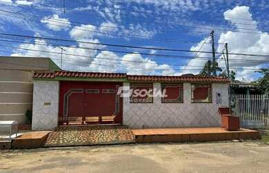 Imagem: A casa possui 2 Dormitórios, 2 Banheiros, 4 Vagas na garagem