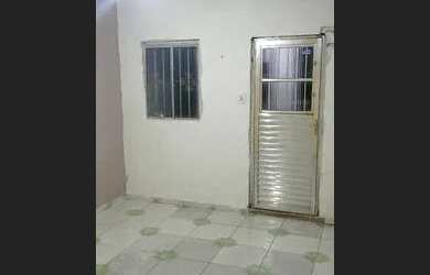 Imagem: A casa possui 4 Dormitórios, 2 Banheiros e está localizado