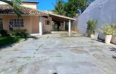 Imagem: A casa possui 4 Dormitórios, 3 Banheiros, 2 Vagas na garagem