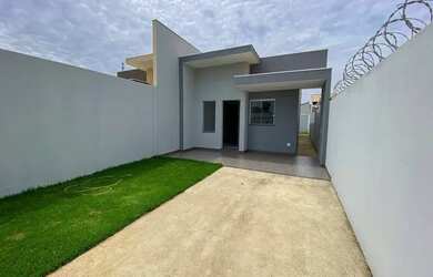 Imagem: A casa possui 2 Dormitórios e está localizado em Aeroporto