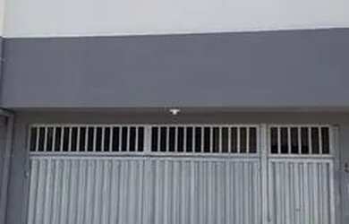 Imagem: A casa possui 2 Dormitórios, 3 Banheiros e 1 Vaga na garagem