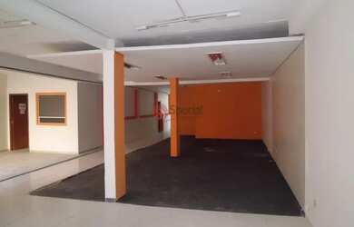 Imagem: O depósito possui 5 Vagas na garagem, 840m² de Área e está