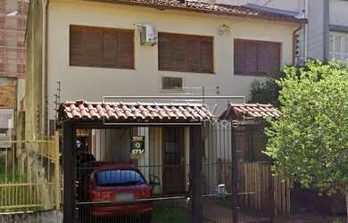 Imagem: A casa possui 3 Dormitórios, 2 Banheiros, 3 Vagas na garagem