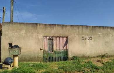 Imagem: A casa possui 2 Dormitórios, 1 Banheiro e está localizado