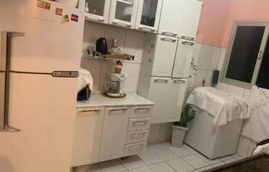 Imagem: O apartamento possui 2 Dormitórios, 1 Banheiro, 2 Vagas na