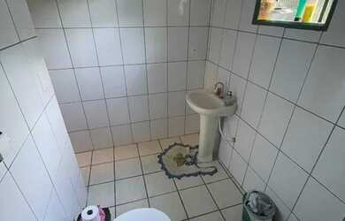 Imagem 5: C515 - Casa com três dormitórios sendo um suíte. Garagem para três carros ou mais...