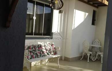 Imagem: A casa possui 4 Dormitórios, 3 Banheiros e 300m² de Área