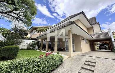 Imagem: A casa possui 4 Dormitórios, 4 Banheiros, 4 Vagas na garagem