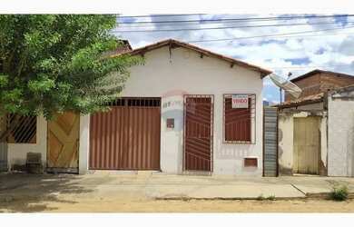 Imagem: A casa possui 3 Dormitórios, 1 Banheiro, 1 Vaga na garagem