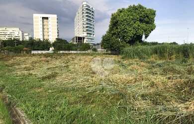 Imagem: O terreno possui 3884m² de Área e Imóvel novo e está localizado