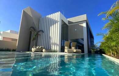 Imagem: A casa em condomínio possui 5 Dormitórios, 5 Banheiros, 5