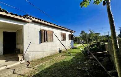 Imagem 3: Casa com 3 dormitórios e amplo terreno no bairro Tomazetti