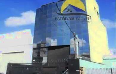 Imagem: O depósito possui 5 Vagas na garagem e 950m² de Área e está