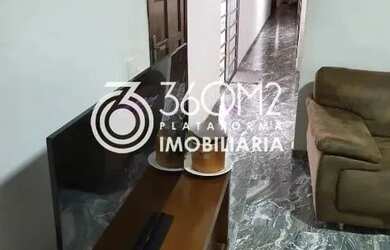 Imagem: A casa possui 3 Dormitórios, 2 Banheiros, 2 Vagas na garagem