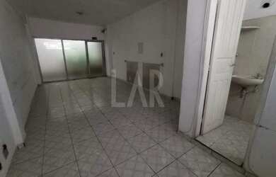 Imagem: O depósito possui 30m² de Área e está localizado em Barro